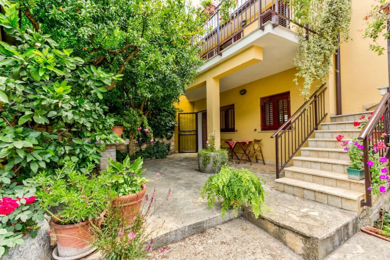Apartments Redenta Tar-Vabriga Exterior photo