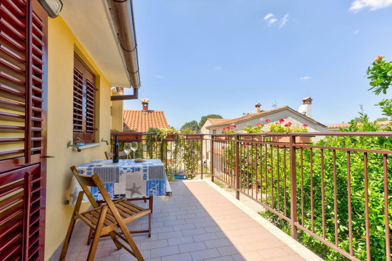 Apartments Redenta Tar-Vabriga Exterior photo